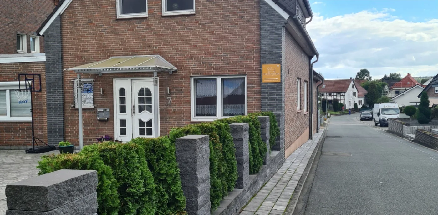 Außenansicht des Hundesalons Monika Beyer in der Justus-Wesseler-Straße 7 in Hilter am Teutoburger Wald